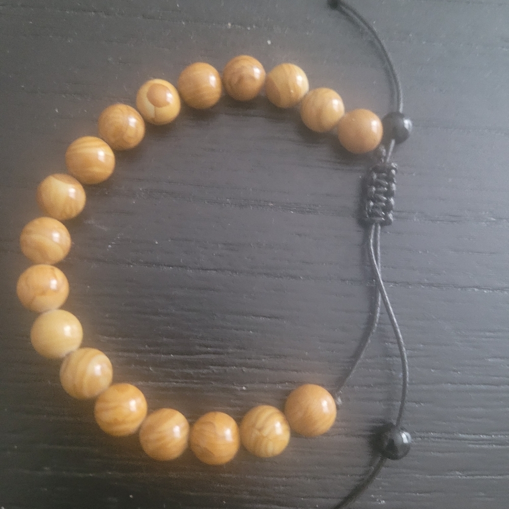 Adjustable stone bracelet